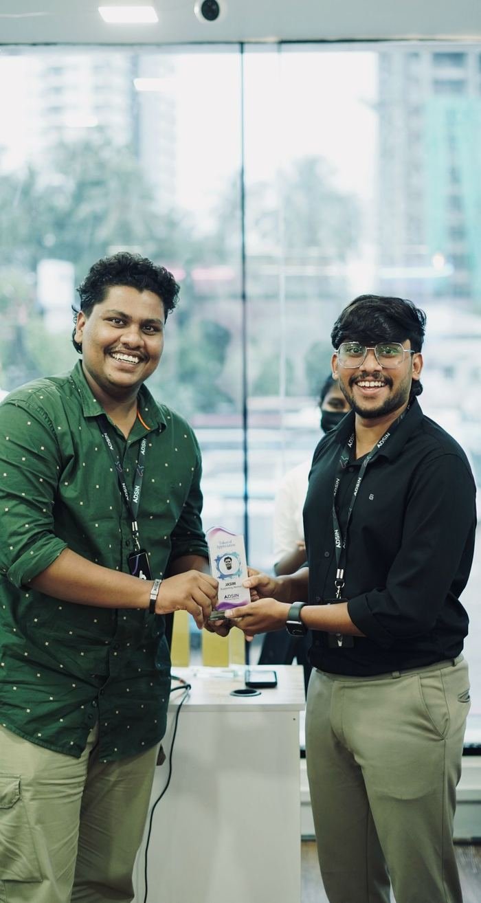 Jasim CP receiving a token of appreciation as supporting mentor at Adsin Learning Hub